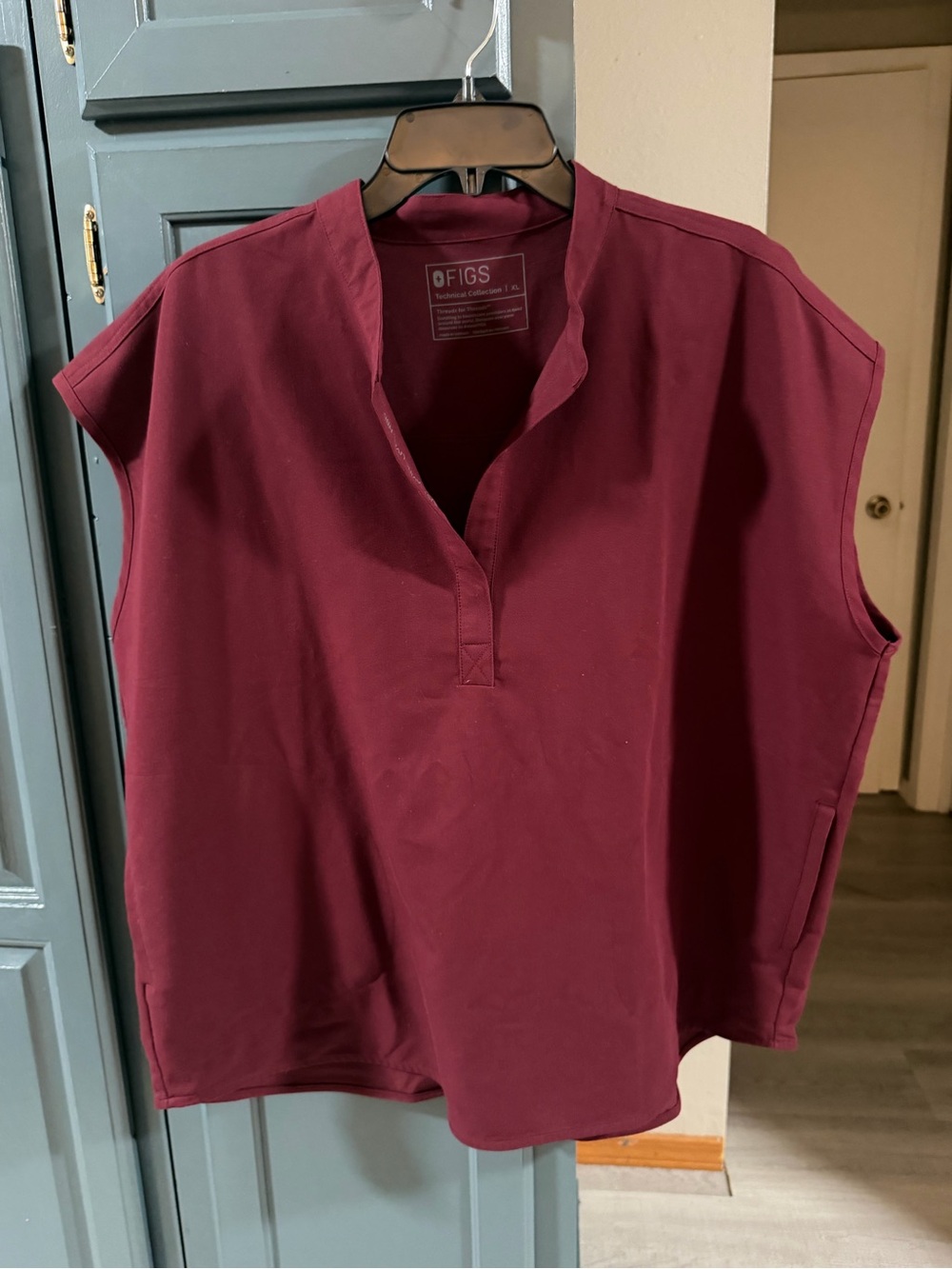 figs technical collection xl burgundy scrub top cap sleeve tunic